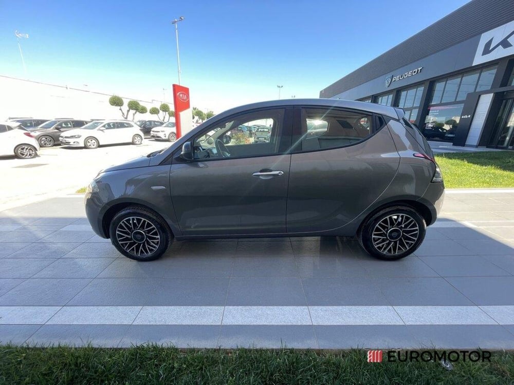 Lancia Ypsilon usata a Bari (8)