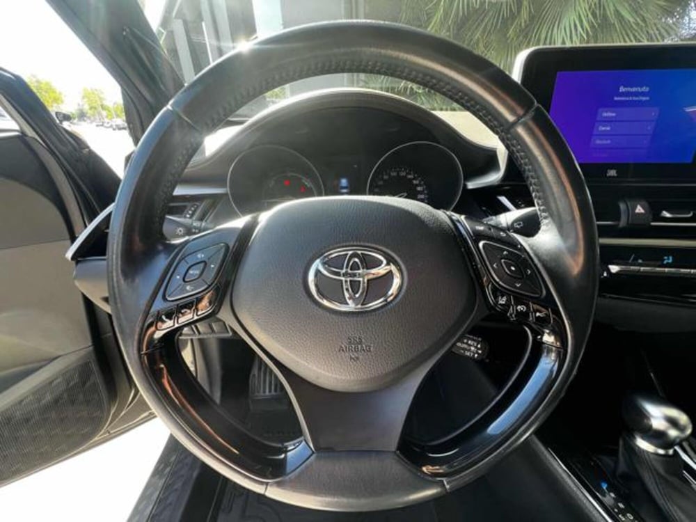 Toyota Toyota C-HR usata a Sassari (11)