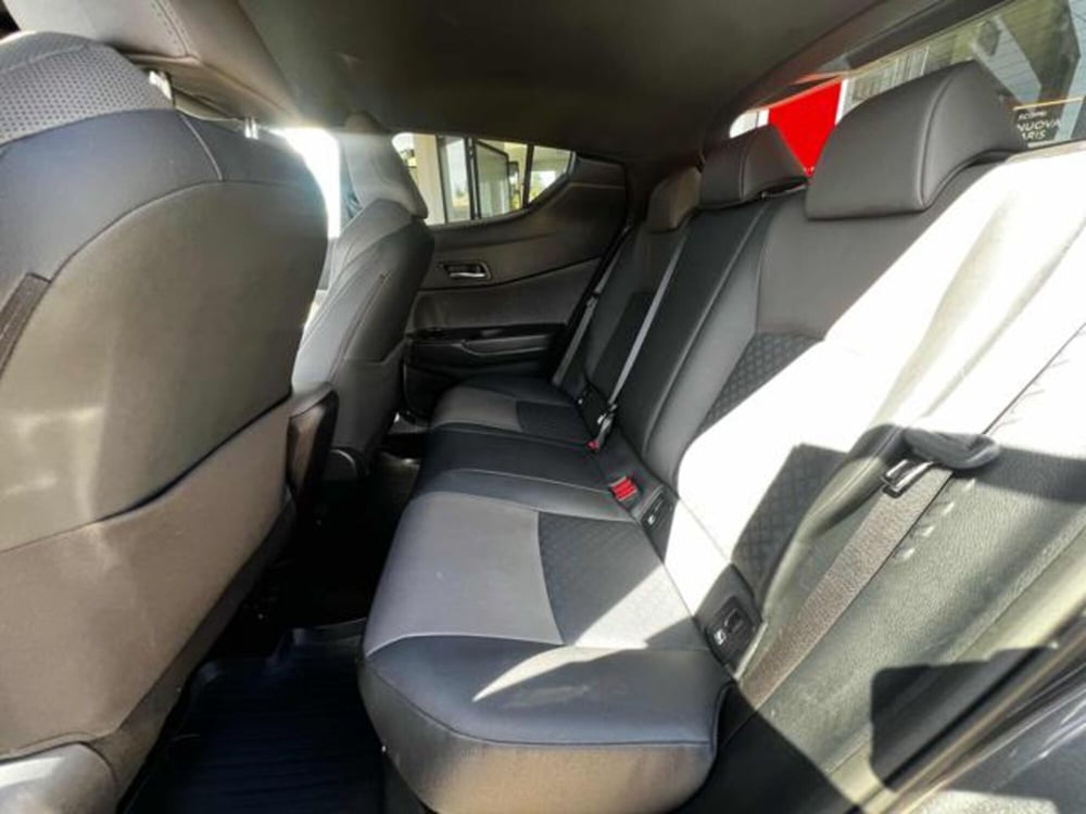 Toyota Toyota C-HR usata a Sassari (15)
