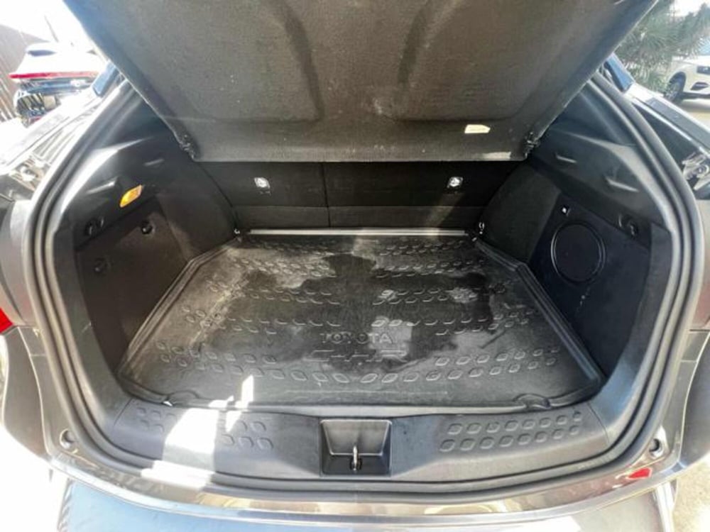 Toyota Toyota C-HR usata a Sassari (16)