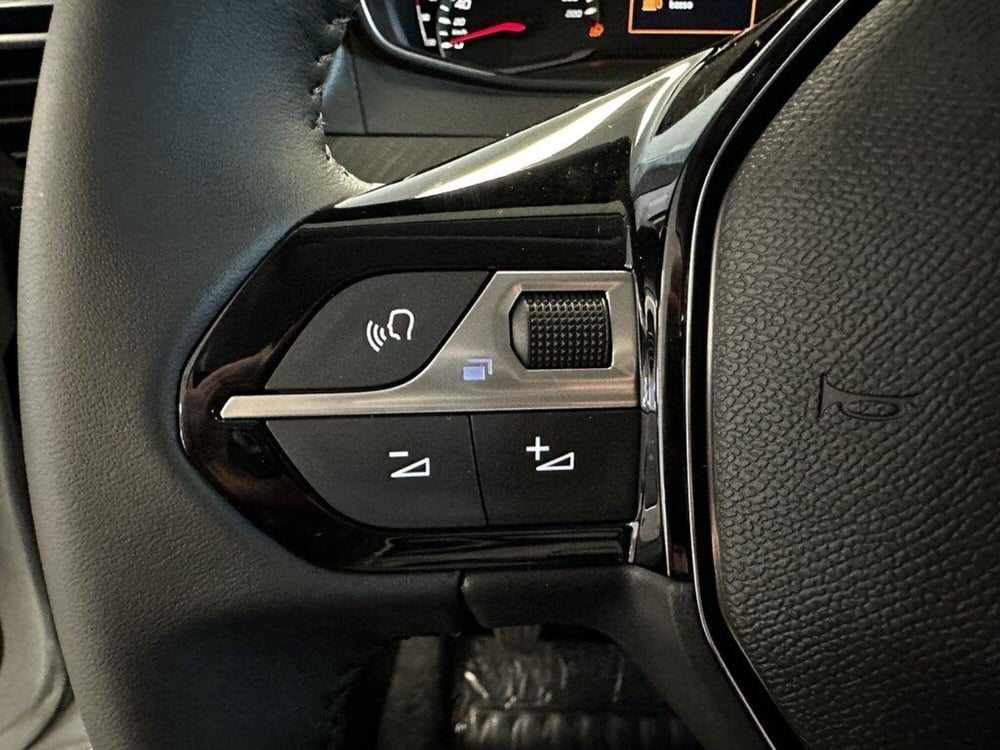 Peugeot 208 nuova a Torino (10)