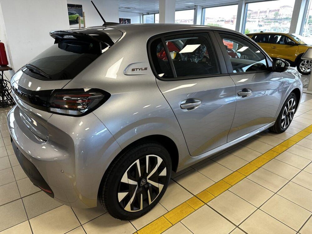 Peugeot 208 nuova a Torino (3)
