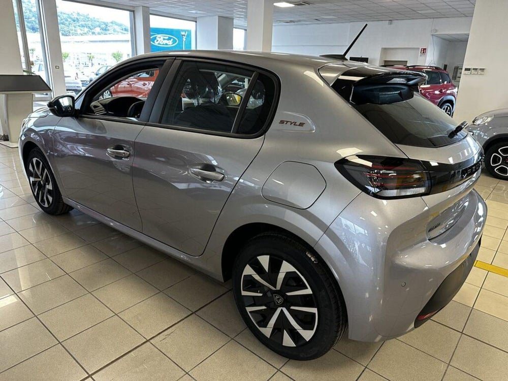 Peugeot 208 nuova a Torino (4)