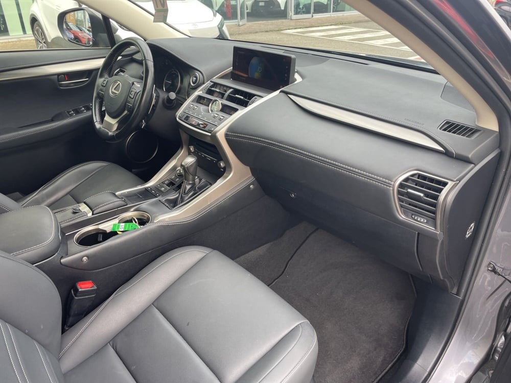 Lexus NX usata a Piacenza (11)