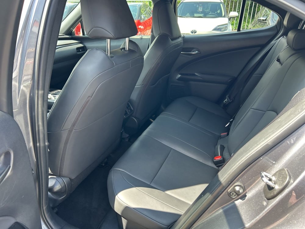 Lexus UX usata a Piacenza (10)