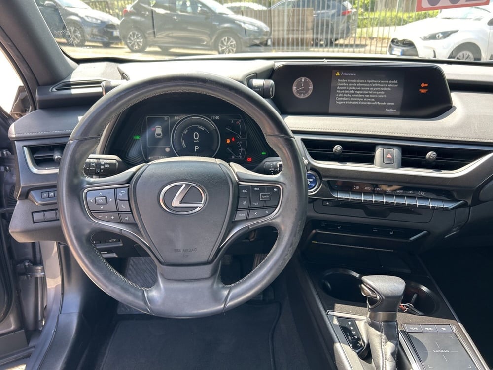 Lexus UX usata a Piacenza (11)