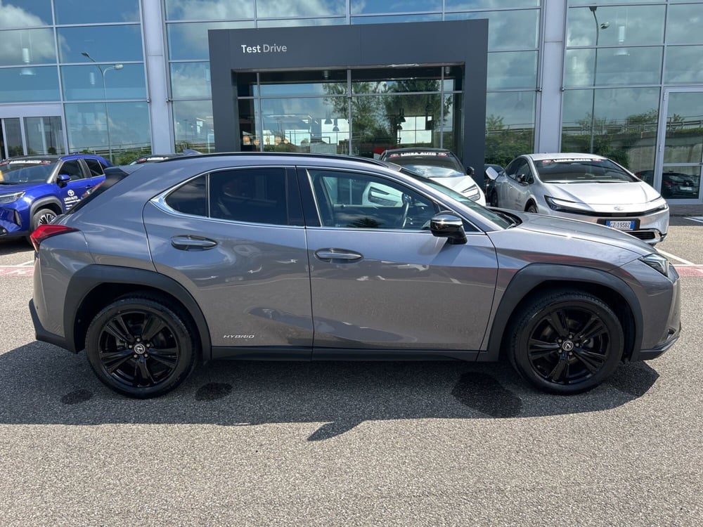 Lexus UX usata a Piacenza (7)