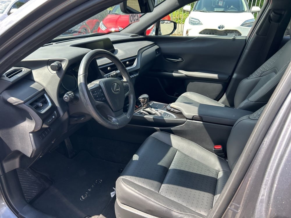 Lexus UX usata a Piacenza (9)
