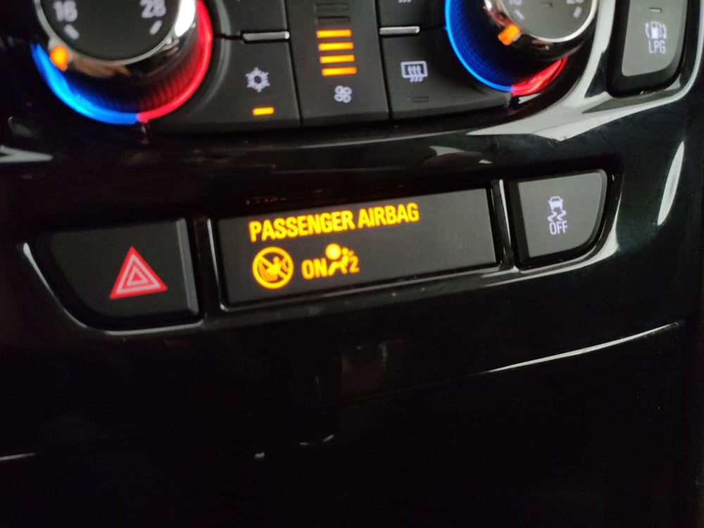 Opel Mokka usata a Roma (19)