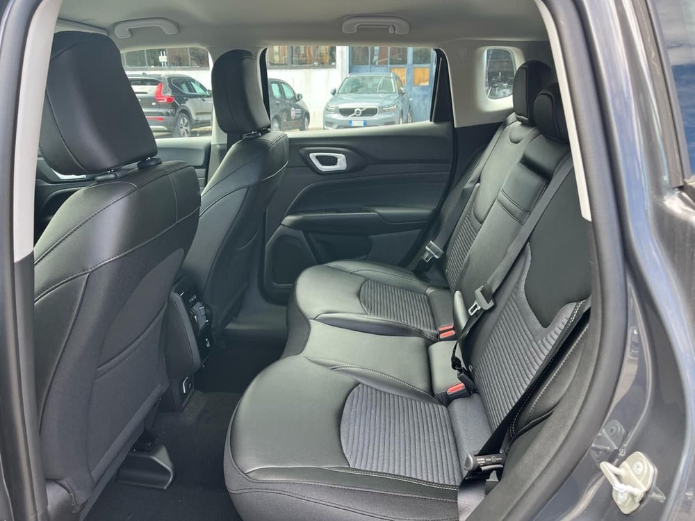 Jeep Compass nuova a Milano (13)
