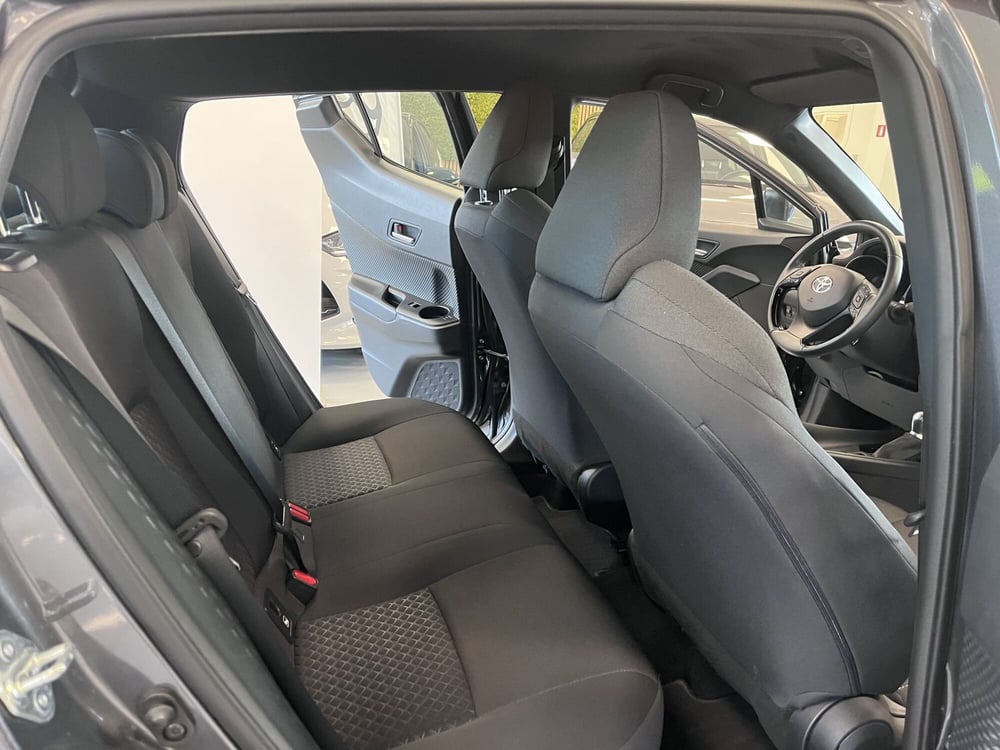 Toyota Toyota C-HR usata a Prato (9)