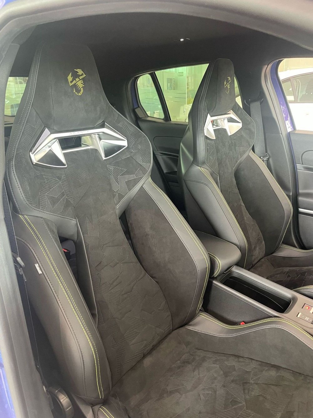 Abarth 600e nuova a Reggio Emilia (13)