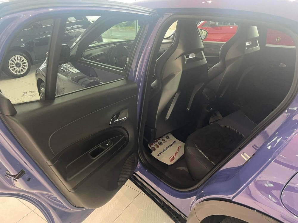 Abarth 600e nuova a Reggio Emilia (14)