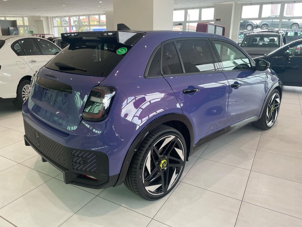 Abarth 600e nuova a Reggio Emilia (2)