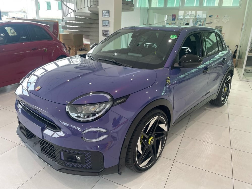 Abarth 600e nuova a Reggio Emilia (3)