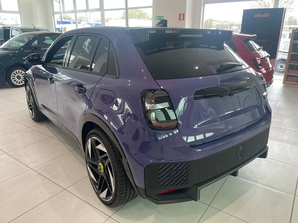 Abarth 600e nuova a Reggio Emilia (4)