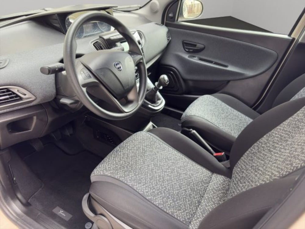 Lancia Ypsilon usata a Perugia (9)
