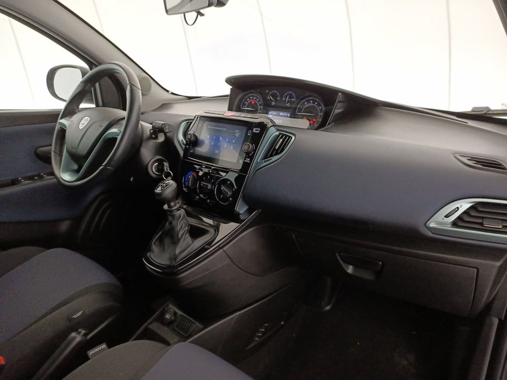 Lancia Ypsilon usata a Taranto (7)