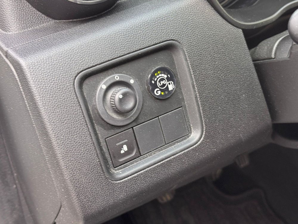 Dacia Duster usata a Pavia (13)