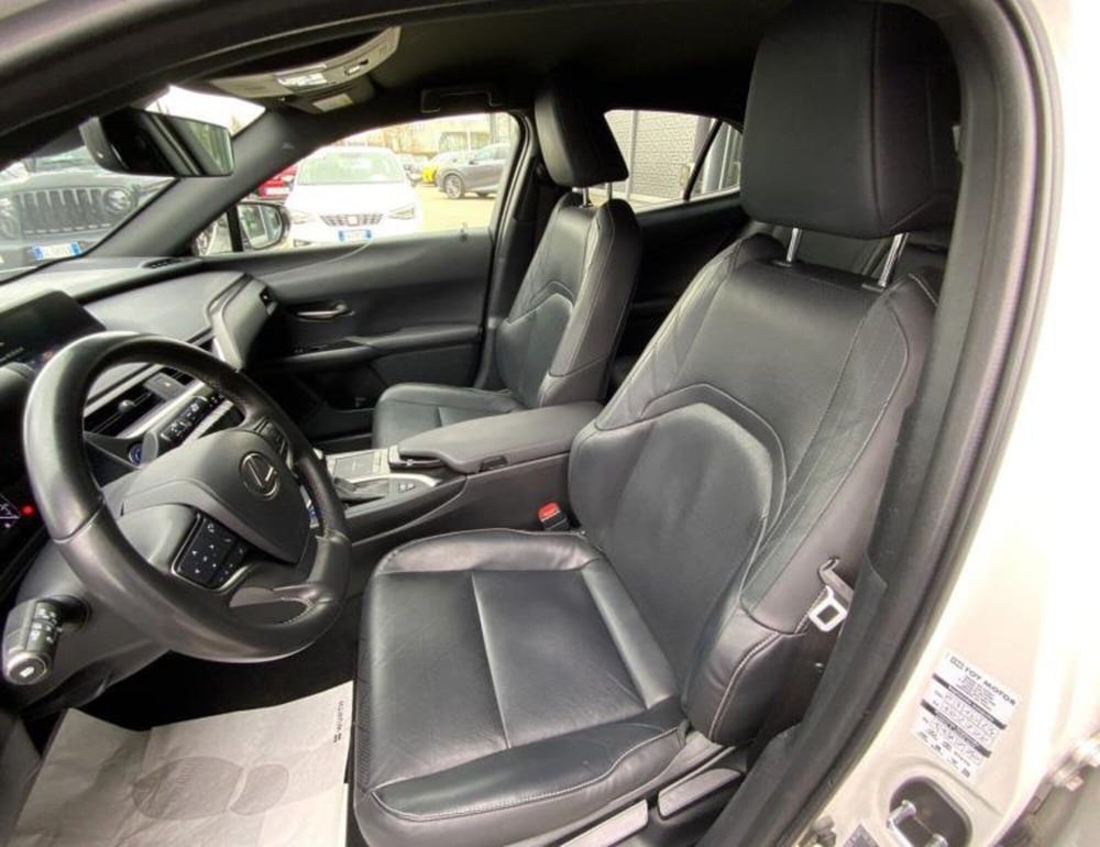 Lexus UX usata a Arezzo (12)