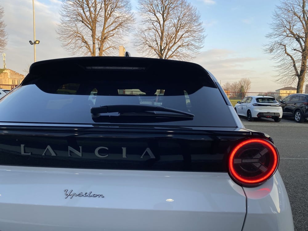 Lancia Ypsilon nuova a Modena (11)