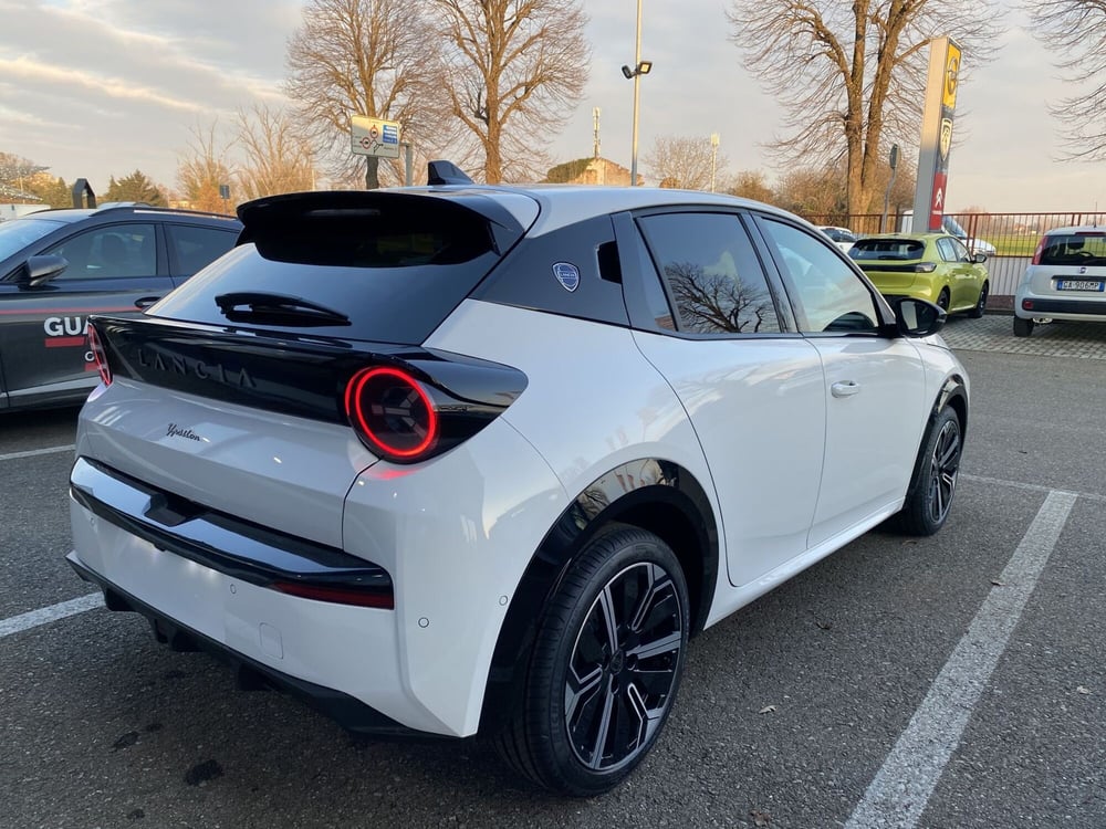 Lancia Ypsilon nuova a Modena (3)