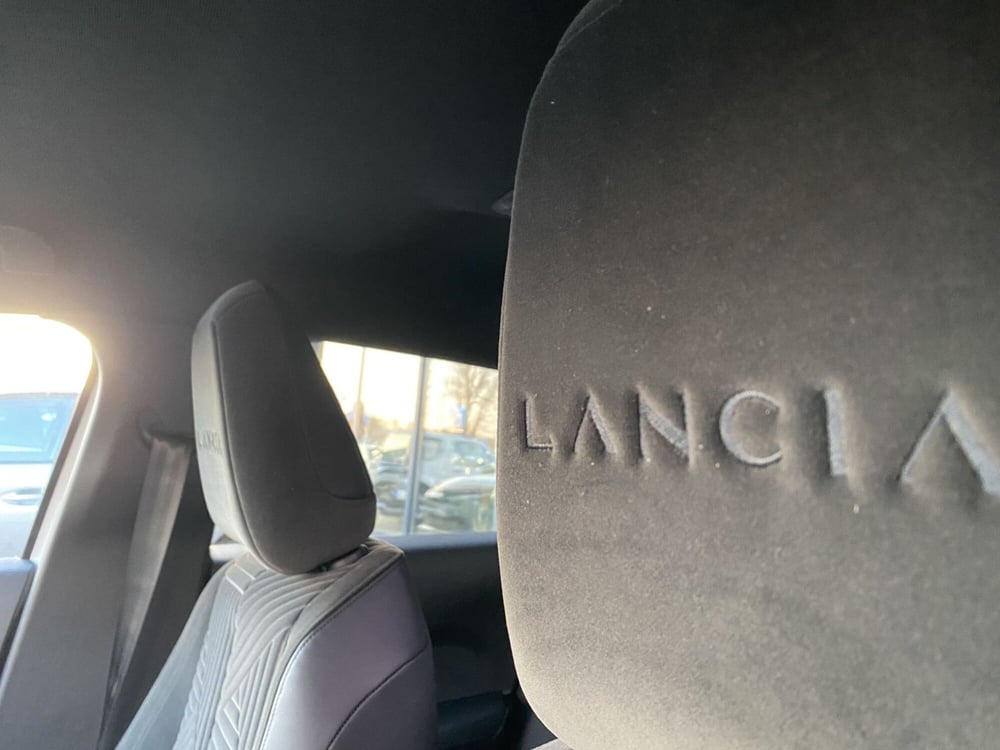 Lancia Ypsilon nuova a Modena (7)