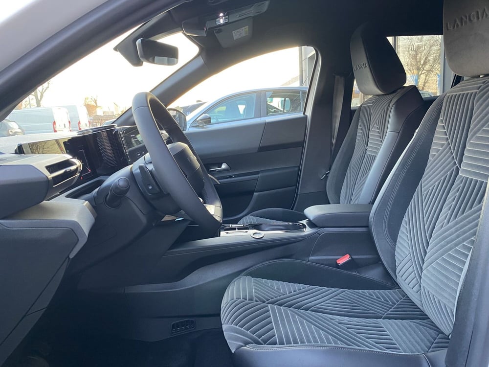 Lancia Ypsilon nuova a Modena (8)