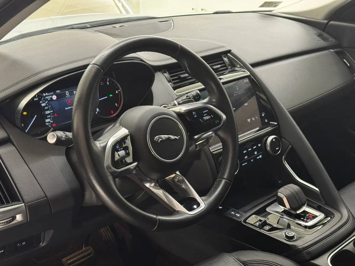 Jaguar E-Pace usata a Savona (12)