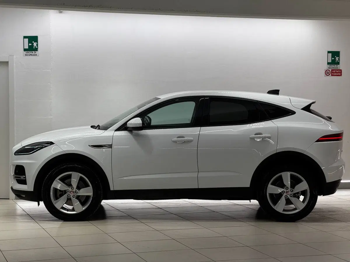 Jaguar E-Pace usata a Savona (6)