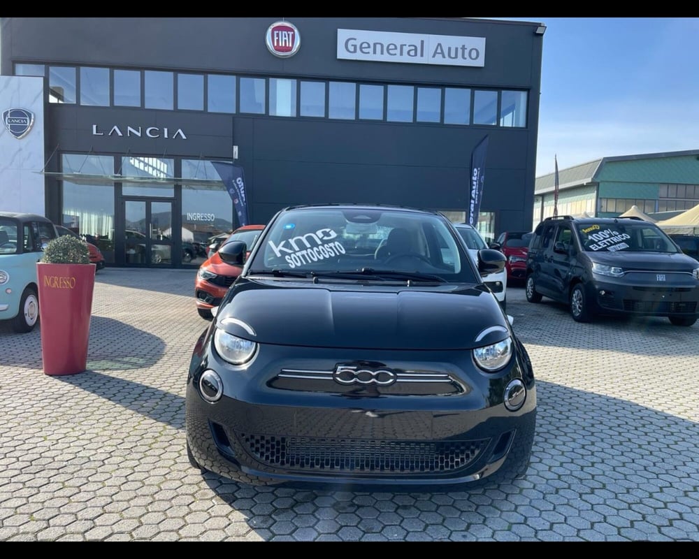 Fiat 500e nuova a Lucca (2)