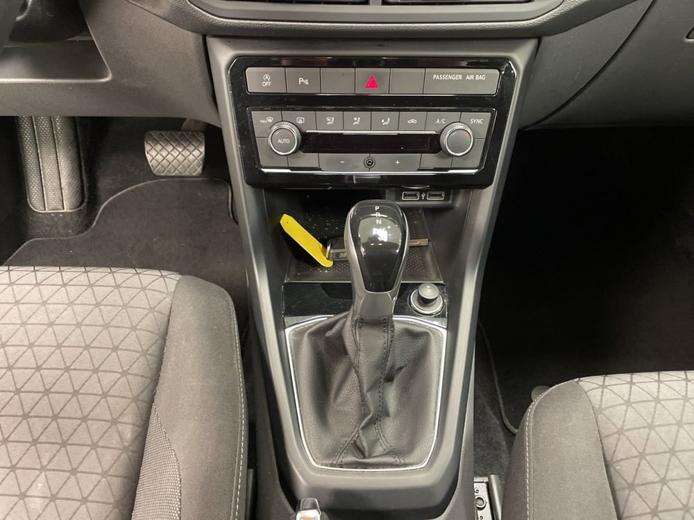 Volkswagen T-Cross usata a Varese (15)