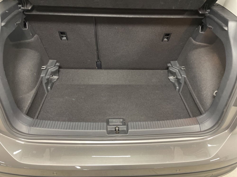 Volkswagen T-Cross usata a Varese (8)