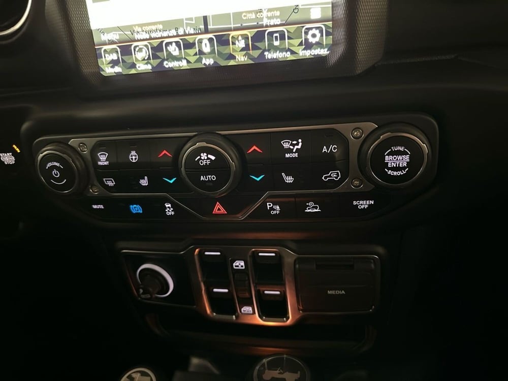 Jeep Wrangler Unlimited usata a Prato (15)