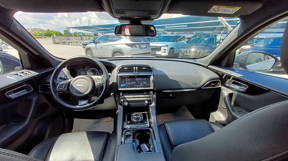 Jaguar F-Pace usata a Padova (13)