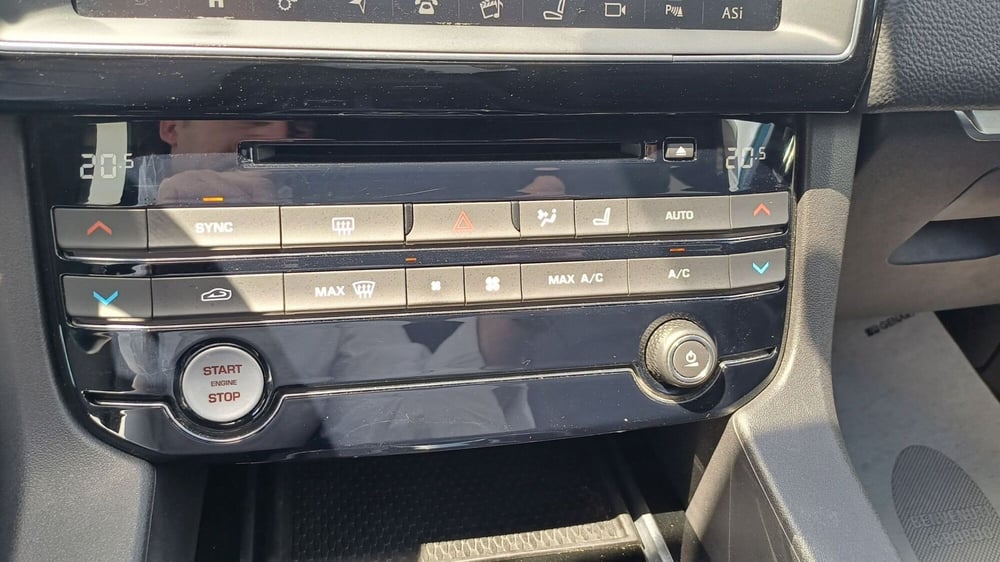 Jaguar F-Pace usata a Padova (17)