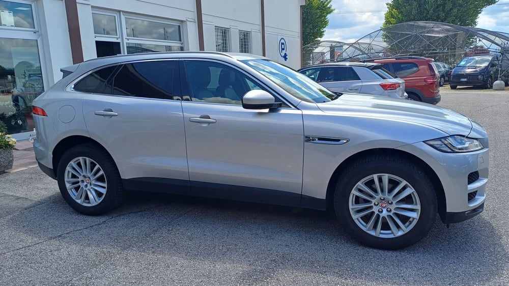 Jaguar F-Pace usata a Padova (6)
