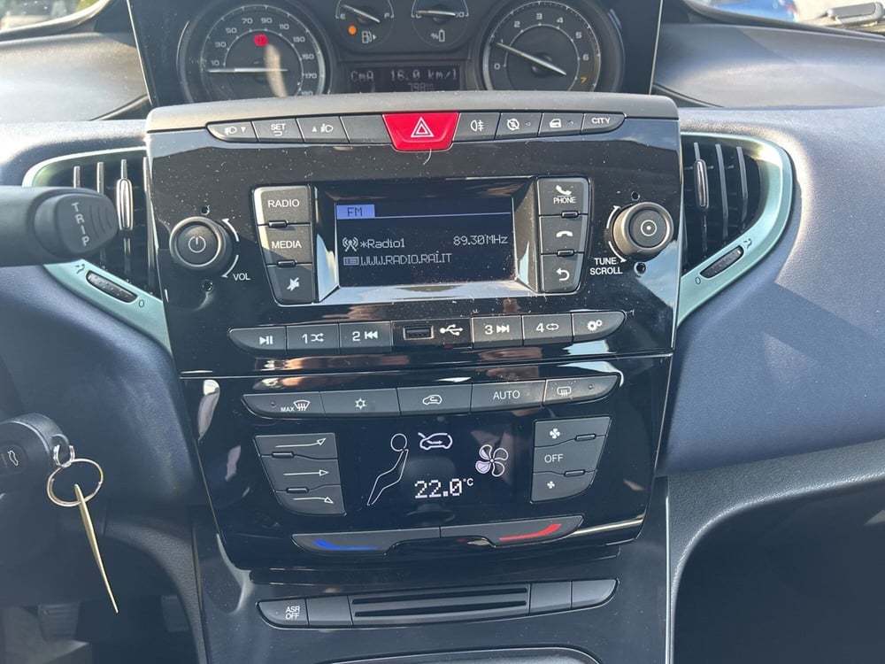 Lancia Ypsilon usata a Bergamo (12)