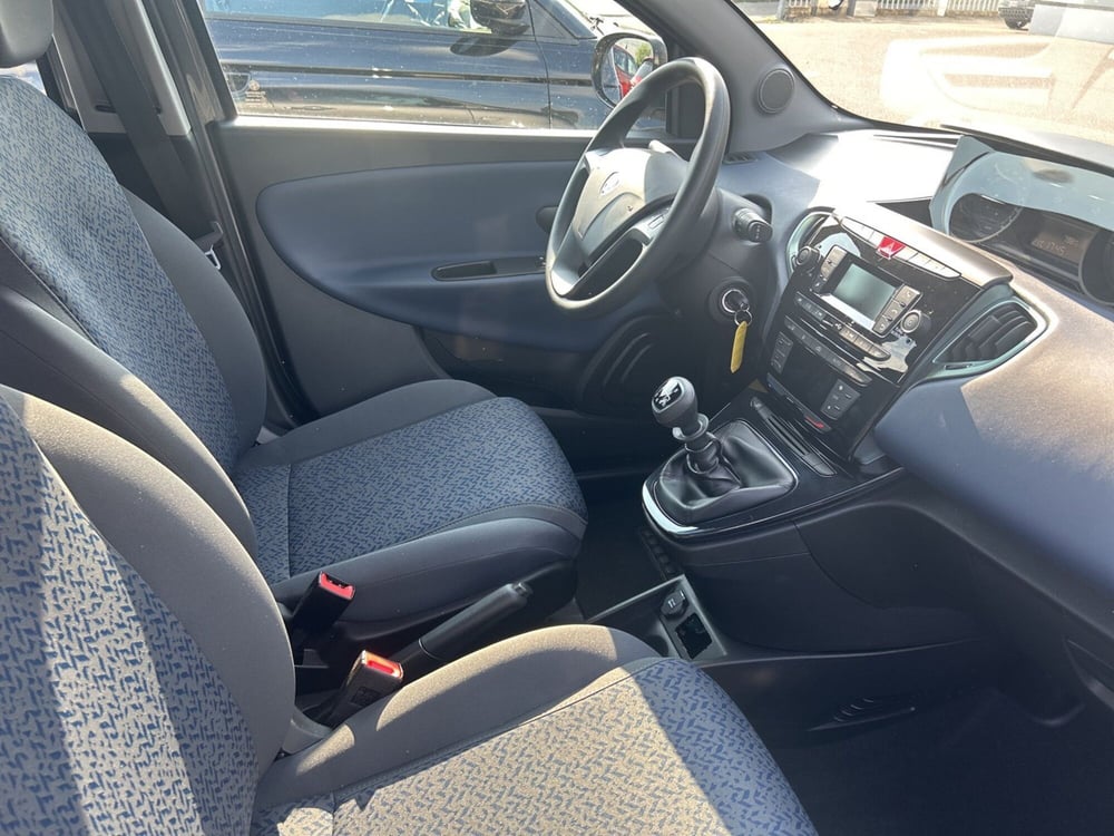 Lancia Ypsilon usata a Bergamo (17)