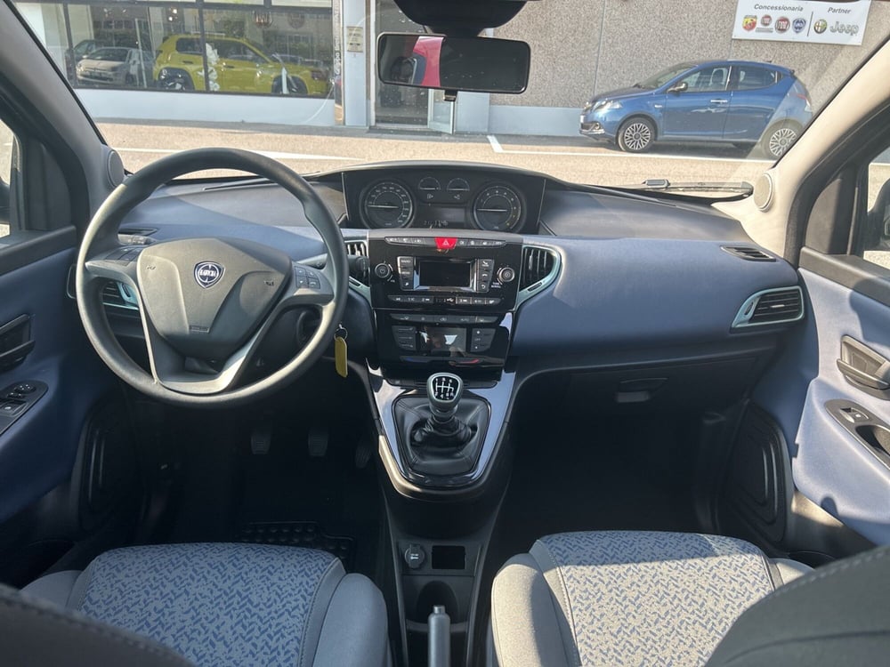 Lancia Ypsilon usata a Bergamo (18)