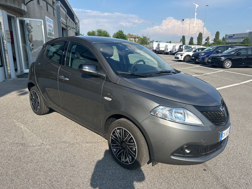 Lancia Ypsilon usata a Bergamo (3)