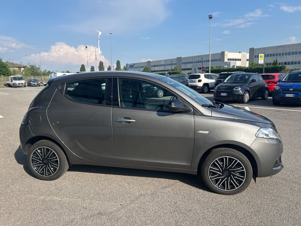 Lancia Ypsilon usata a Bergamo (4)