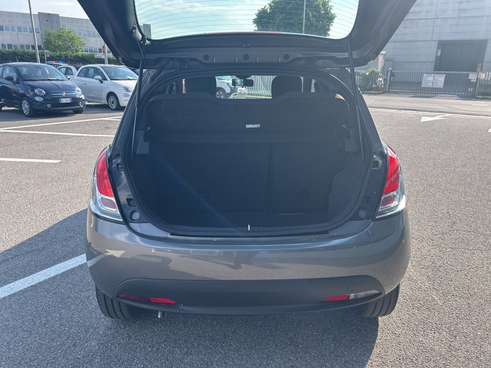 Lancia Ypsilon usata a Bergamo (8)
