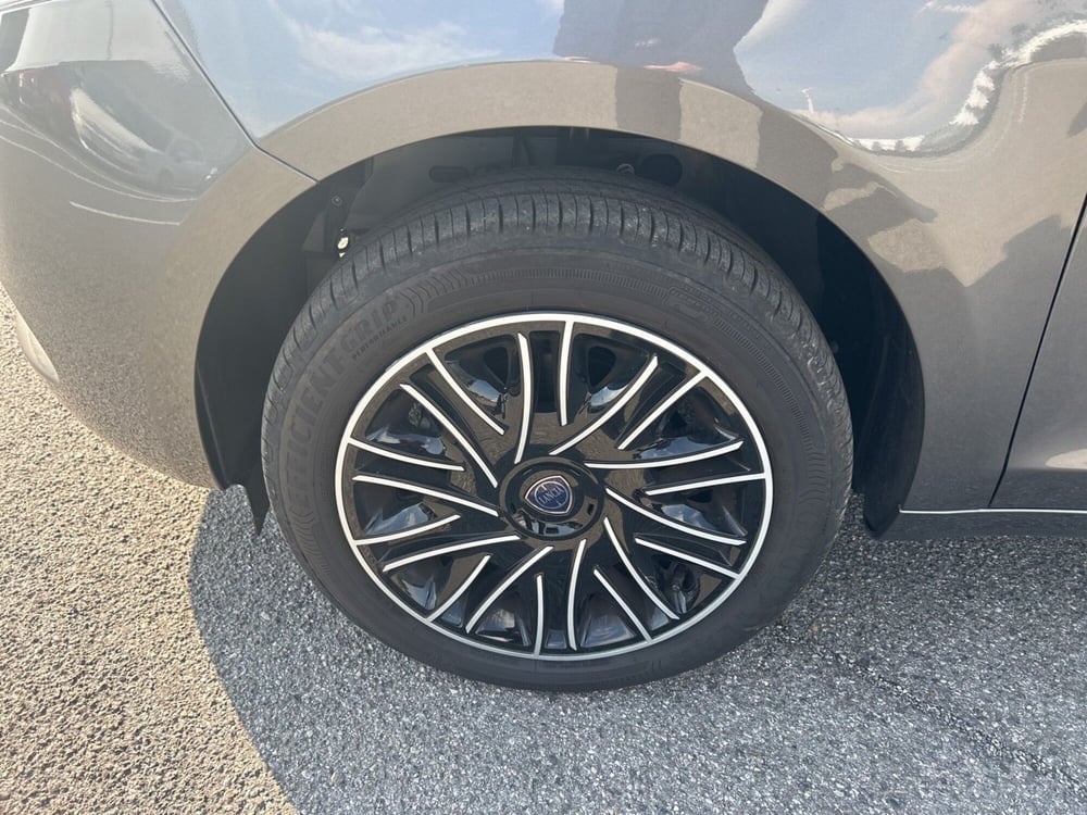 Lancia Ypsilon usata a Bergamo (9)