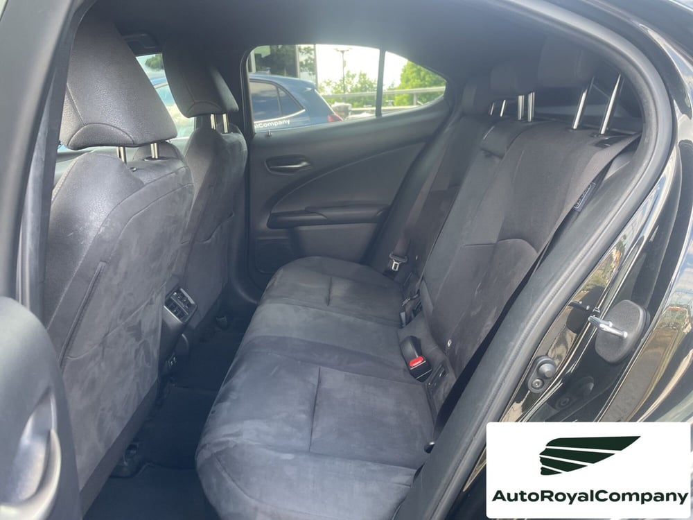 Lexus UX usata a Roma (10)