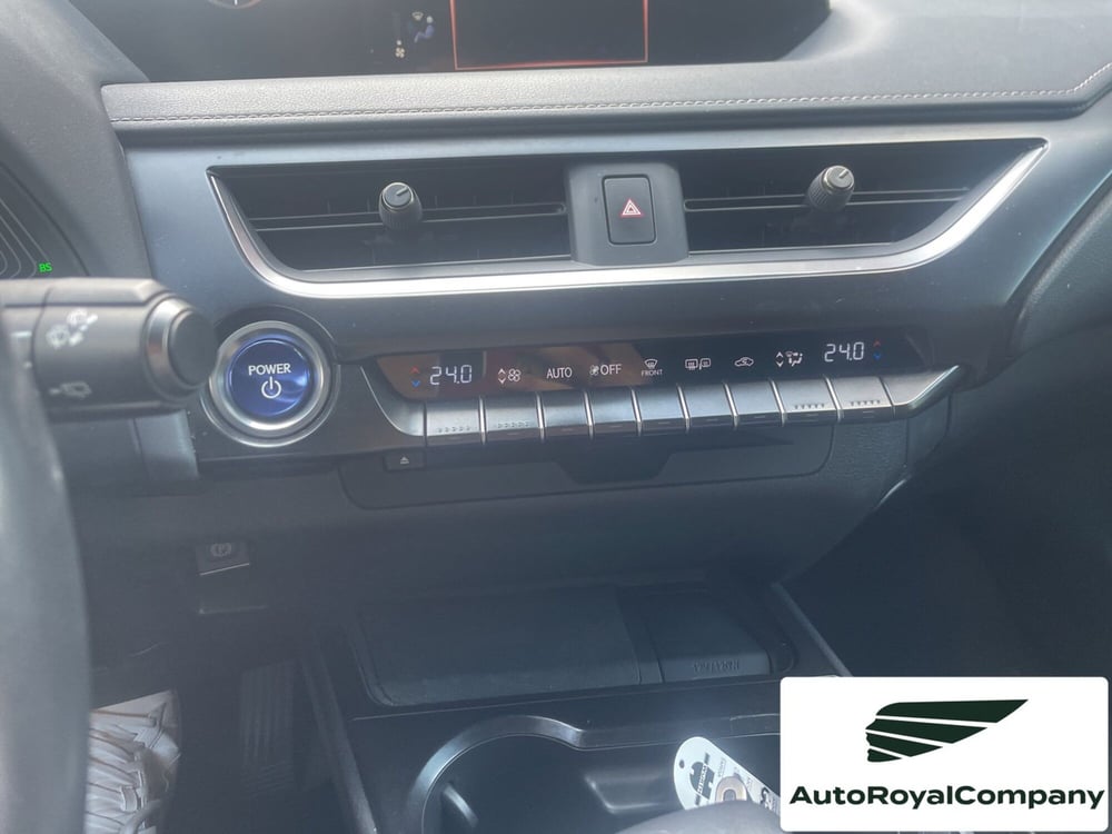 Lexus UX usata a Roma (16)