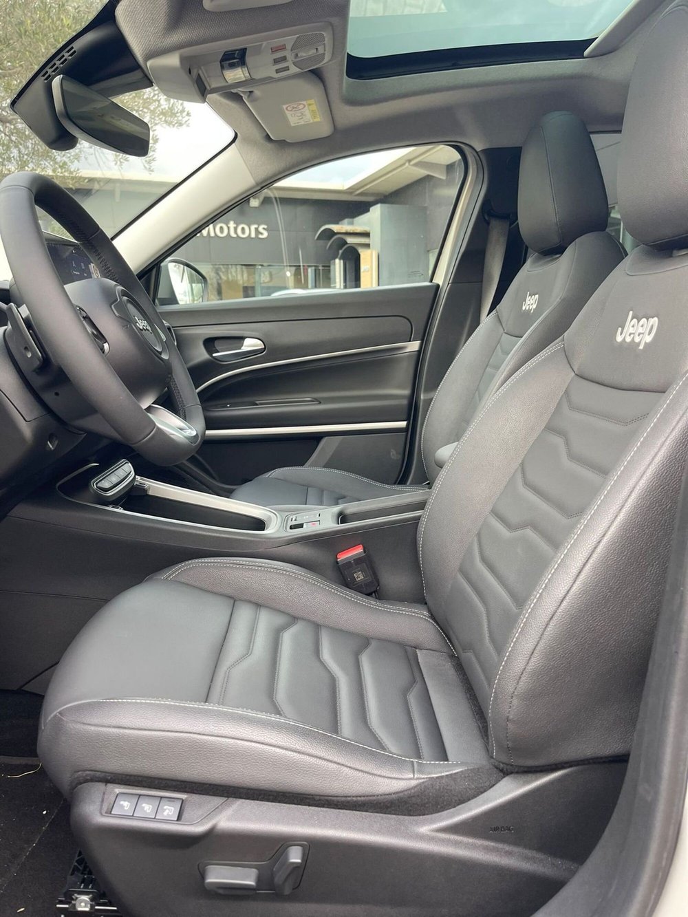 Jeep Avenger nuova a Latina (8)