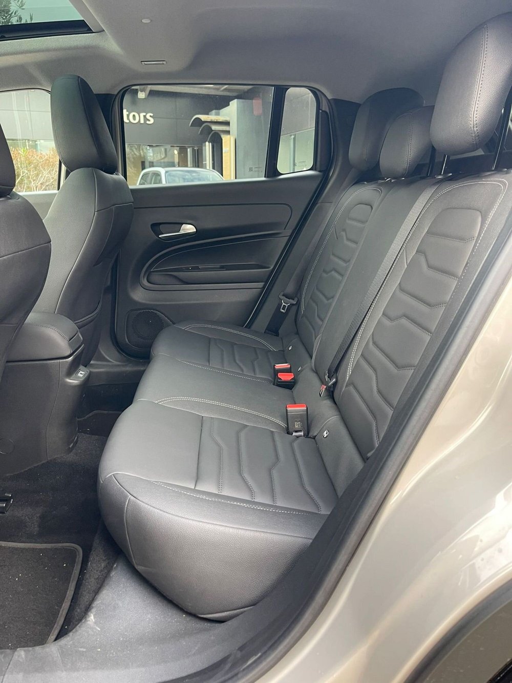 Jeep Avenger nuova a Latina (9)