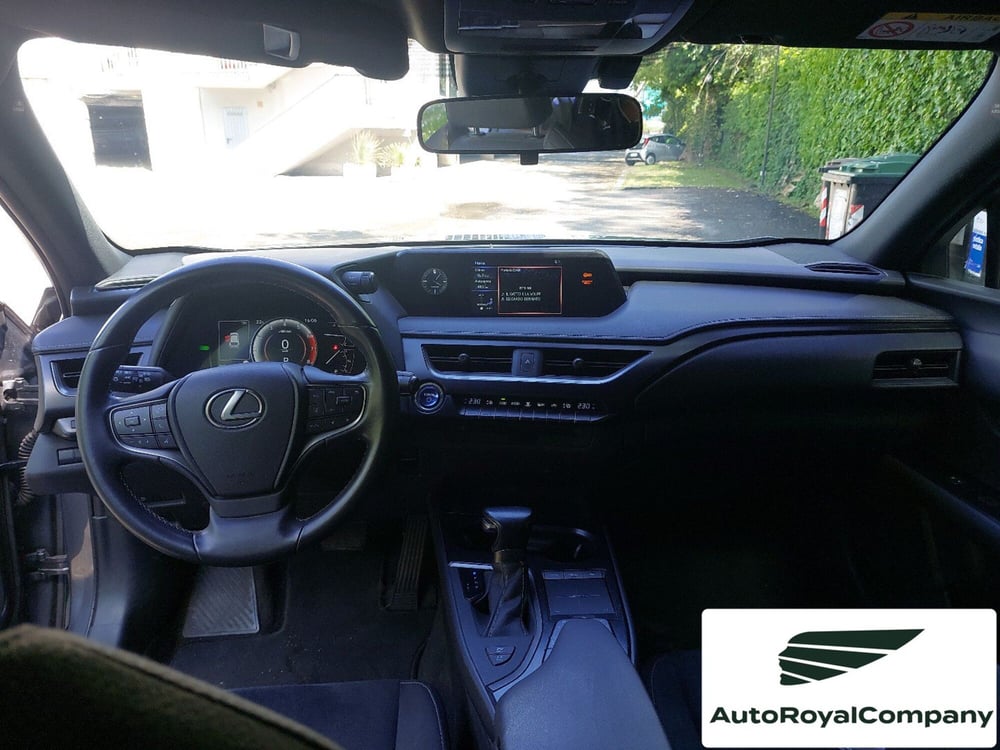 Lexus UX usata a Roma (10)