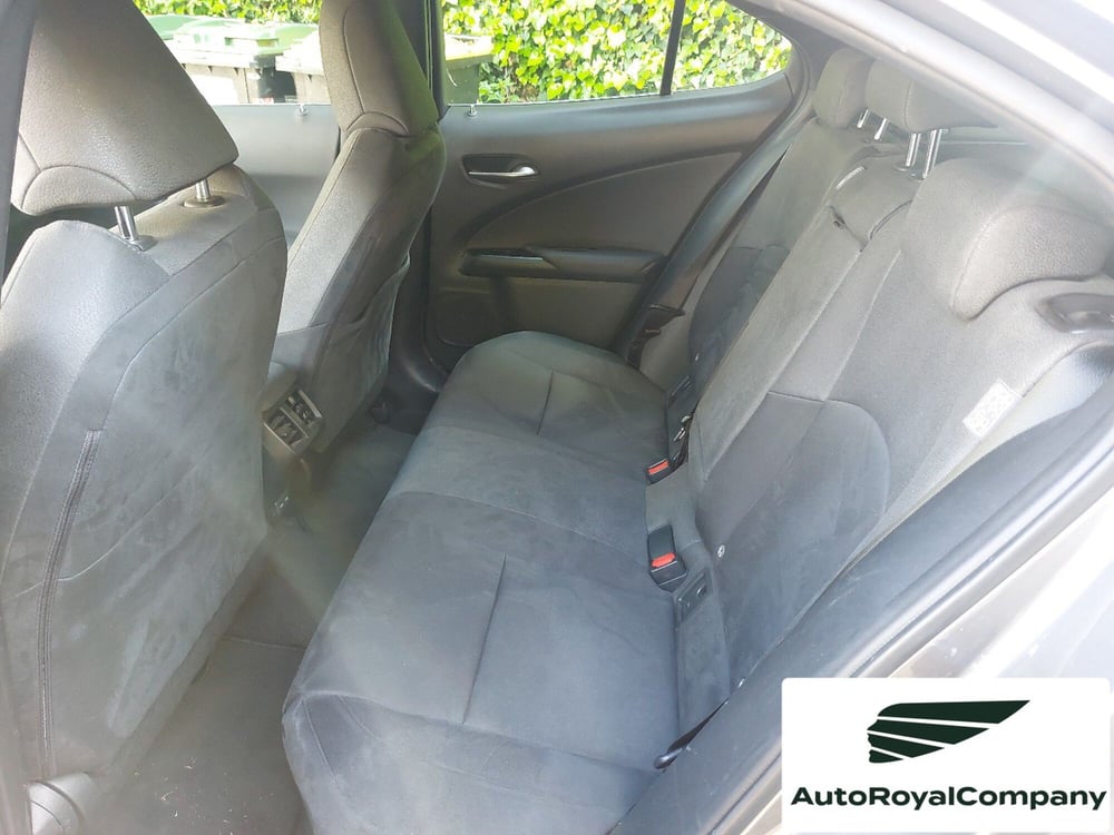 Lexus UX usata a Roma (11)
